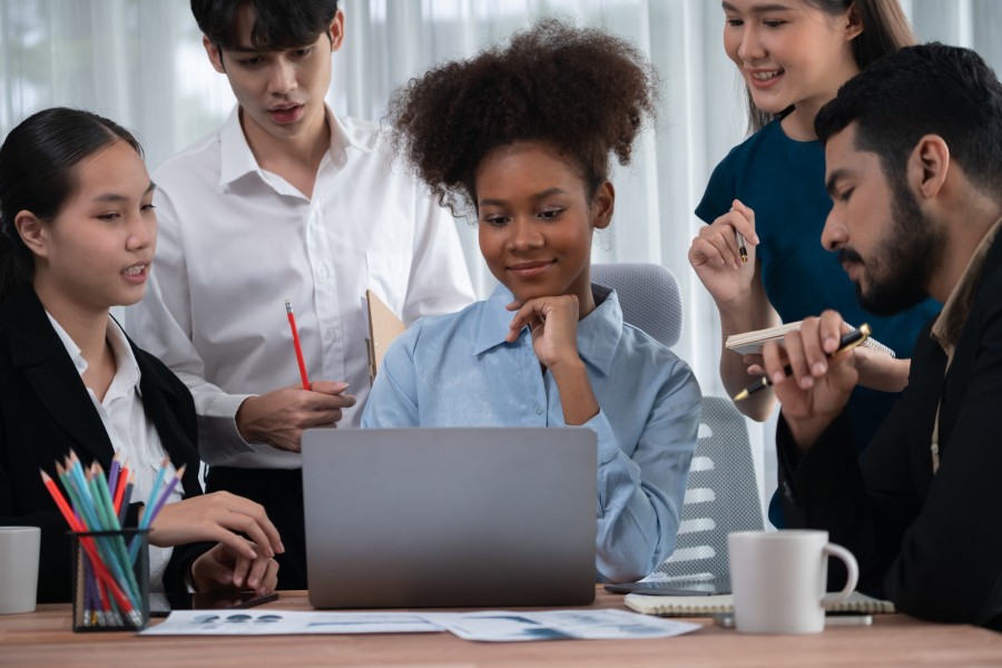 Quelles sont les conséquences de ne pas contrôler une situation malgré la confiance ?